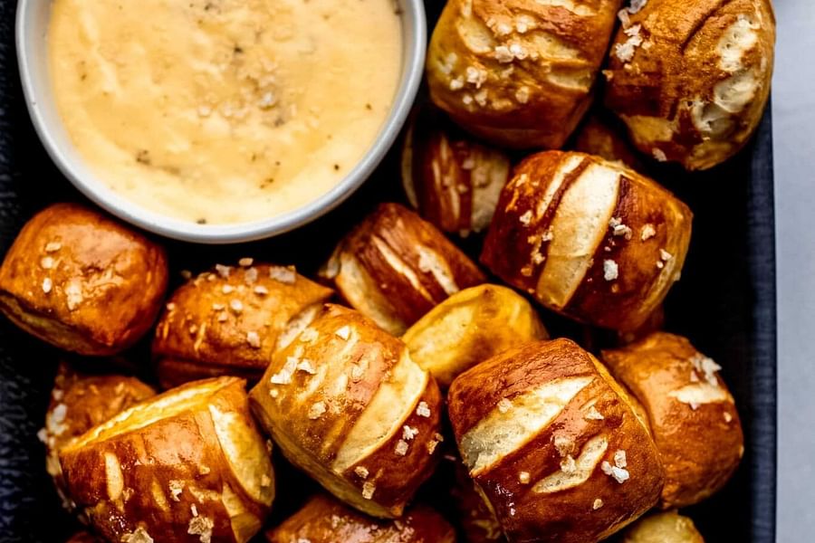 pretzel bites with cheese dip