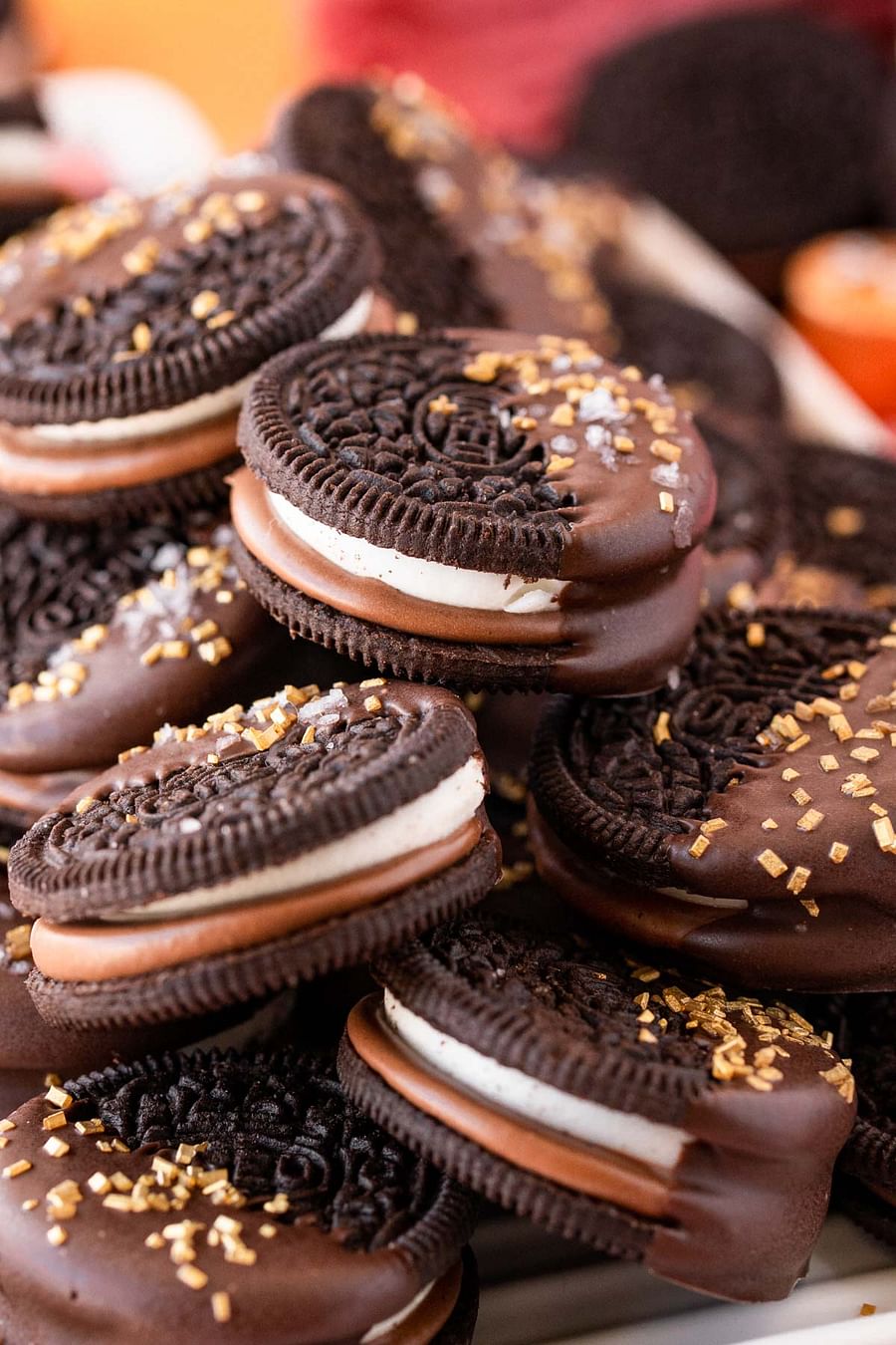 Step-by-step process of coating Oreos in chocolate